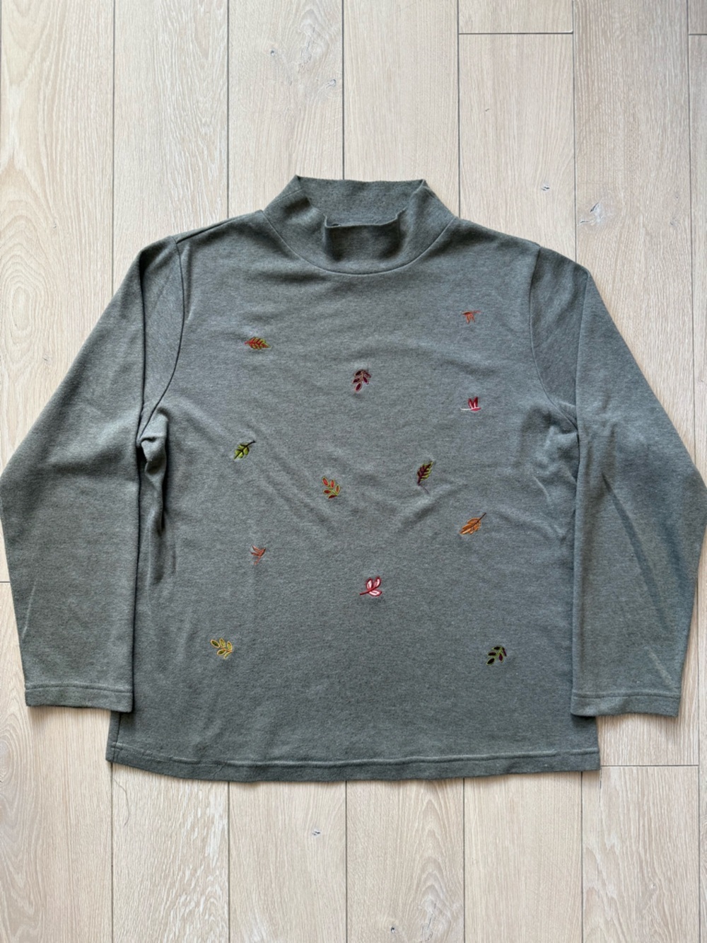 Vintage Alia Sport Leaf Embroidered Mockneck Long Sleeve Top Olive Green